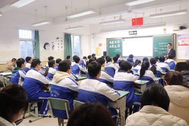 江南app体育聚焦真课堂追求高质量！佳兴外国语学校第八届教育教学年会举行(图2)