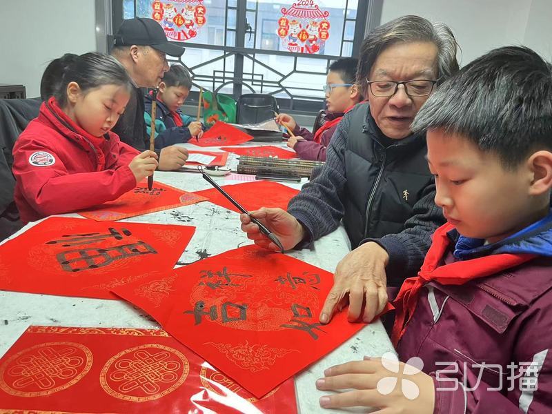 江南平台app体育龙年氛围感拉满！苏州中小学生今天报到(图3)