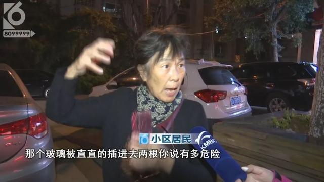 江南app体育昆明一小区天降50米雨水管楼下轿车驾驶室被“扎穿”(图9)